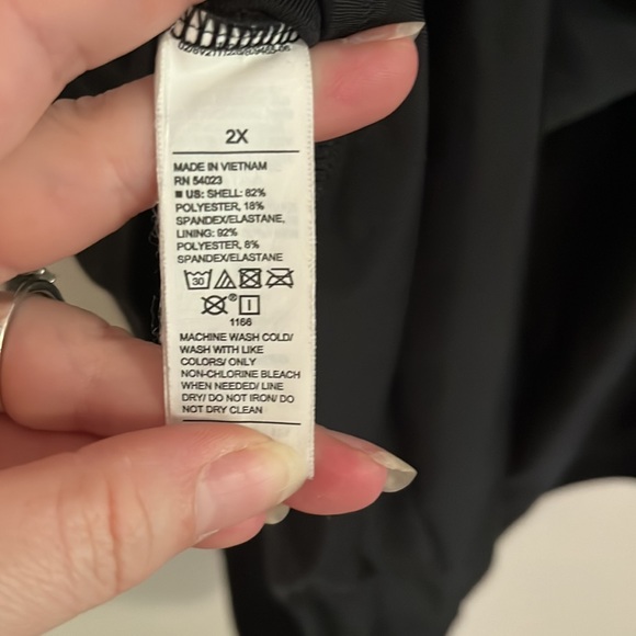 Old Navy one piece swim suit 🖤 - Picture 5 of 5